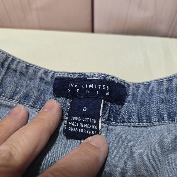 The Limited Blue Denim Women's Cargo Shorts Size 8 - Picture 2 of 5